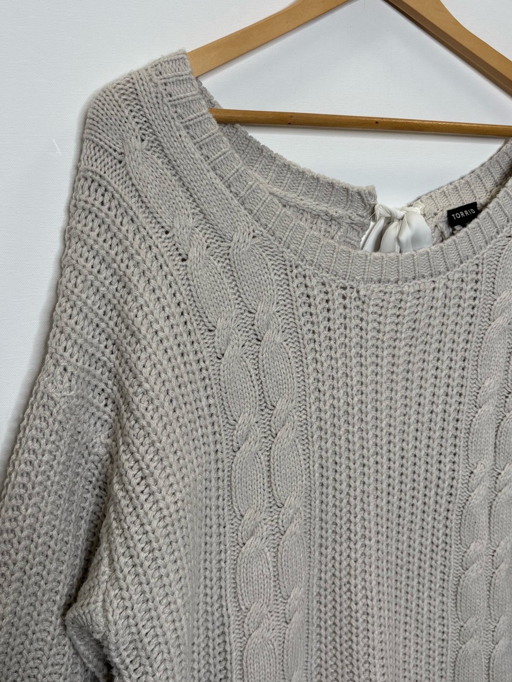 Torrid Cable Knit Ribbon Tie Back Sweater Size 3X 22/24 Taupe Slouchy Scoop Neck - Picture 4 of 10
